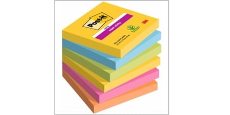 Imagen de notas Post-it® de varios colores apiladas