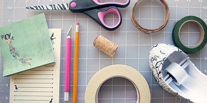 Materiales para elaborar flores de papel
